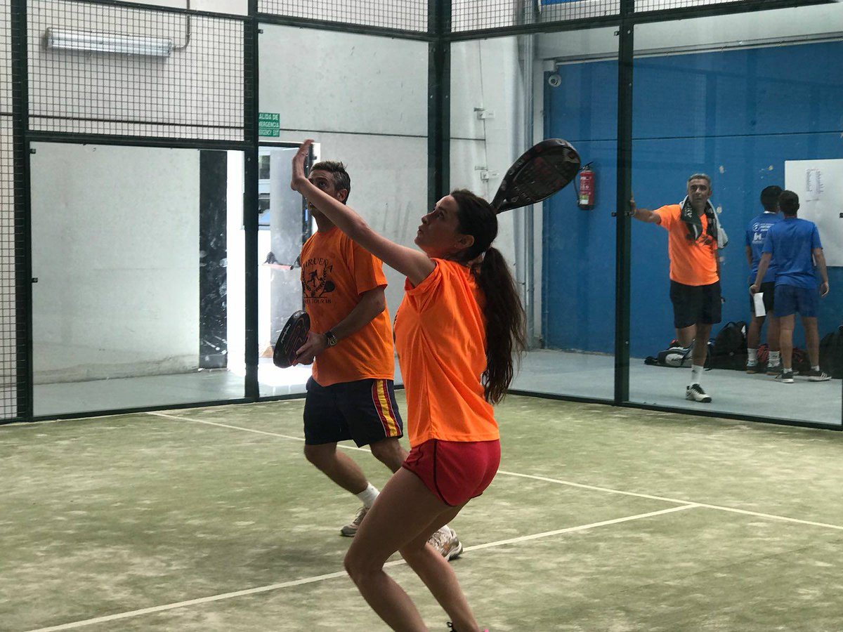 Hoy recibimos la visita de nuestros amigos de Mirueña de Los Infanzones que celebraron su tradicional “Padel Tour” en nuestras pistas.
Jorge Barrera y Roberto Panino se llevaron el torneo frente a a Eloy y Carlos.
32 participantes que derrocharon buen ambiente y diversión