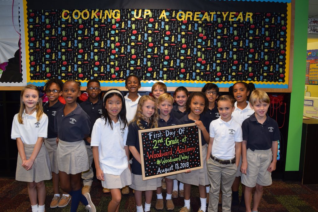 Nestlehutt2WA's tweet photo. Welcoming our new batch of smart cookies! @Nestlehutt2WA @McBride2WA #woodwardway @PSprincipalWA @WAPrimaryAP https://t.co/0AXKinoPZk