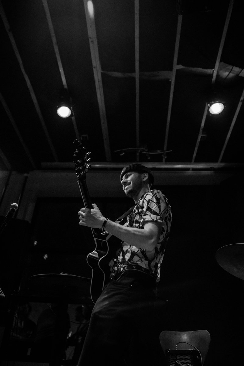 Michaeltonmusic's tweet photo. This weekend I got to perform my upcoming project with @sarobali.
I can’t thank Columbus enough for the support and hospitality that I was shown.
Also, I love mead now..
📷 : https://t.co/EZjBfjSP2X
#TimeandSpaceEP
#hiphop #soul #mead https://t.co/VbB9qsZqel