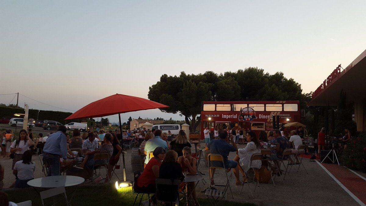 ManonVEDEL's tweet photo. Rdv ce Mercredi 15 août 2018 dès 19h à @GigondasLaCave !
#degustation #vins #rhonevalleywine #tourisme #vaucluse #paca #oenotourisme #vignerons #cooperation #concert #musique #gigondas #vaucluse https://t.co/EvgUfekodt