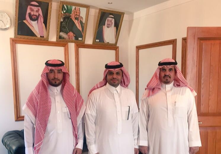 أستقبل سعادة محافظ رماح الأستاذ فهد بن عبدالله المسعود في مكتبه اليوم الاثنين رئيس بلدية محافظة رماح م/ بجاد بن شنار آل شرفي وذلك بمناسبة تعيينه رئيساً لبلدية محافظة رماح ودار خلال الاستقبال بحث سبل التعاون وتحقيق الاهداف المنشودة وقدم رئيس البلدية شكره للمحافظ على حسن الإستقبال.