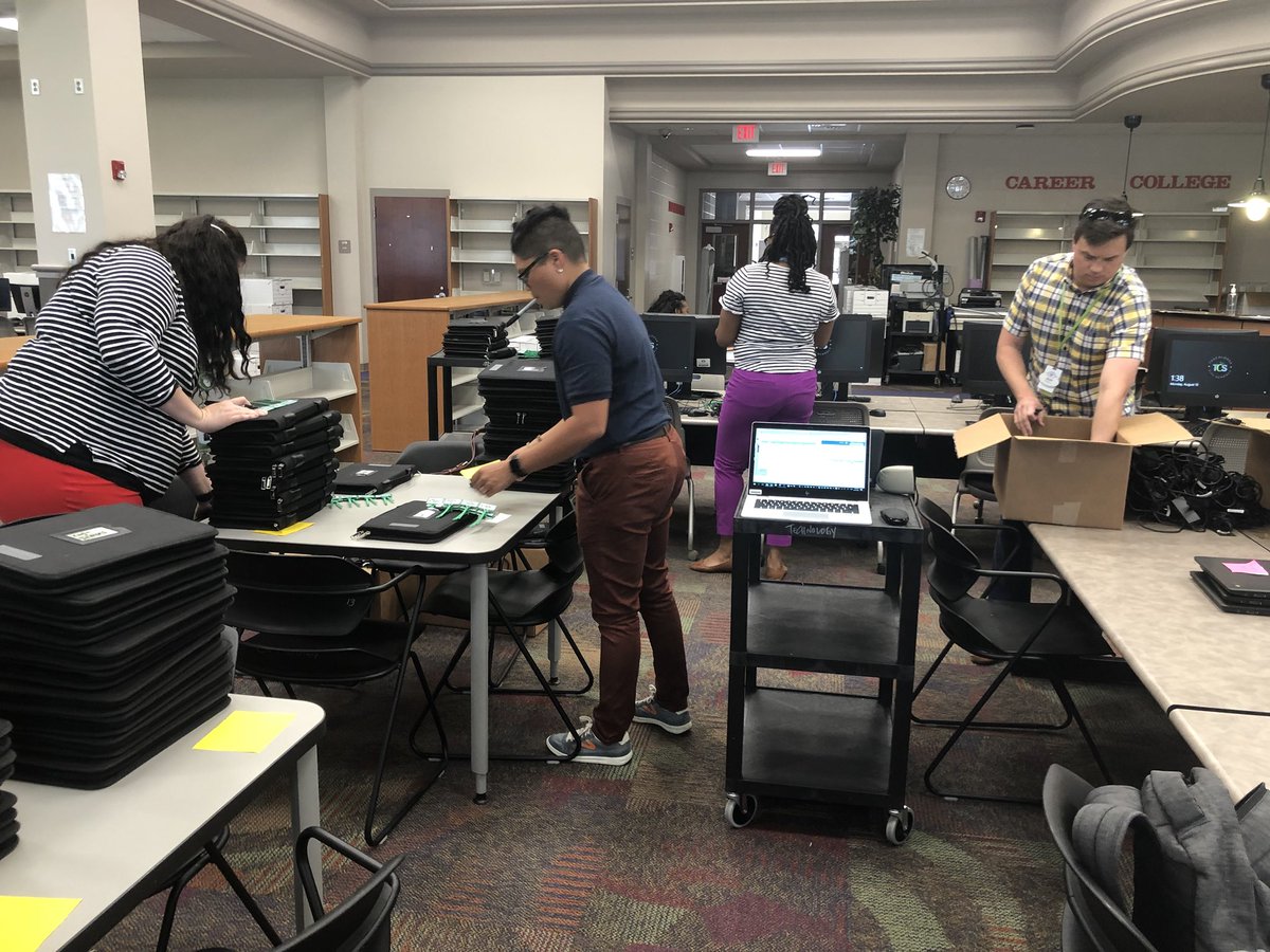 TechySewell's tweet image. The #TCSTech dream team! Teamwork makes the dream work! #TCSLearns