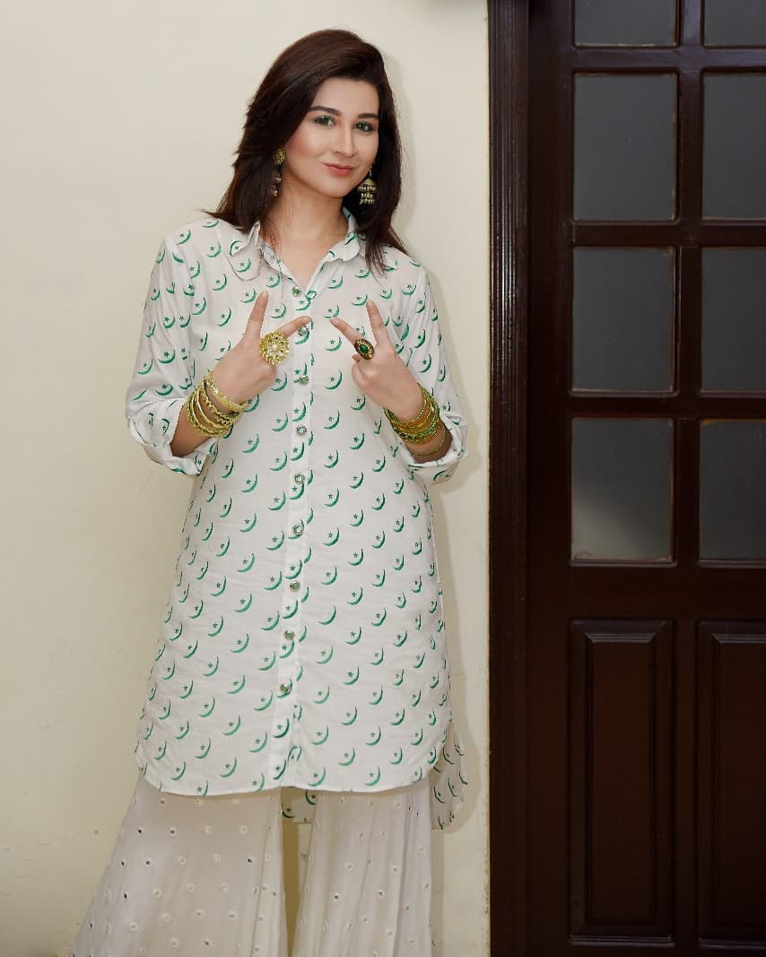 ShowbizAndNewz's tweet photo. #samraarsalankhan #happyindependenceday #whitendgreen #proudpakistani #celebritystyle #easternlook #MARIARAOthedesingner #14thaugust2018 #mymonth #14اگست_یوم_جدوجہدآزادی https://t.co/rewRVcKAZb