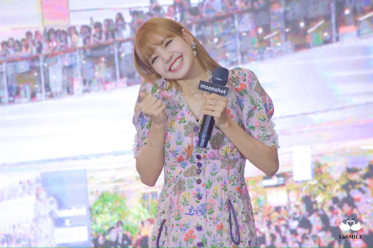 180812 - 태국 팬사인회
🌸🌸🌸☀️🌸🌸🌸

#리사 #블랙핑크 
#LISA #BLACKPINK 
#BLACK2THEPINK 
#moonshotTHxLISA
