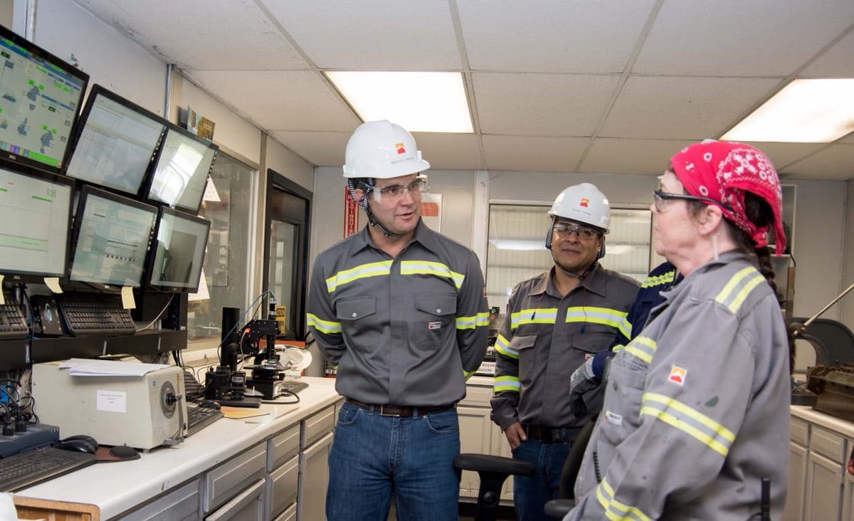 MaximoVedoya's tweet photo. En la visita a planta Shreveport conversé con nuestros colaboradores sobre el futuro de Ternium, y visité la línea de galvanizado y pintado, un orgullo en nuestro sistema industrial. https://t.co/Ic6t7fdRW9