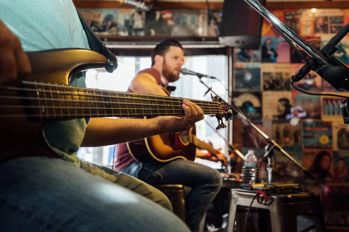 visitmusiccity's tweet photo. In Nashville, the live music is everywhere. And you don't need a ticket to enjoy it. Here's where to find free live music in Music City: https://t.co/jRdIWNVqAb https://t.co/UKtKEMxJX7