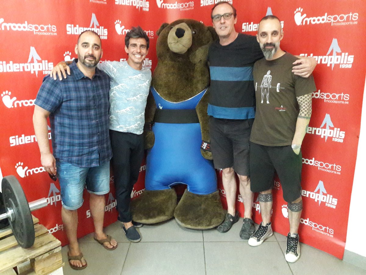 Hoy nos ha visitado el mejor bailarín del mundo. <a href="/joaquindeluz2/">joaquin de luz</a> es la figura principal del <a href="/nycballet/">nycballet</a>. Trayectoria impresionante. Fenómeno sobre el escenario y fuera de él. Y enamorado del #entrenamiento de #fuerza para aplicarlo en la #danza. Seguro que nos volvemos a ver ;)