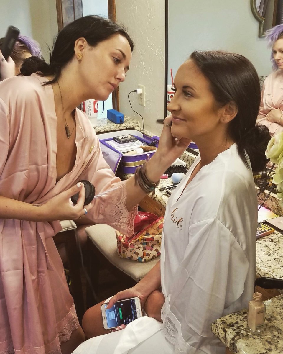 marquiehibster's tweet photo. never felt so honored to do anyone’s makeup more than i did for my sisters wedding, i love you so much Gloria ❤️ https://t.co/9xctT7tu5d