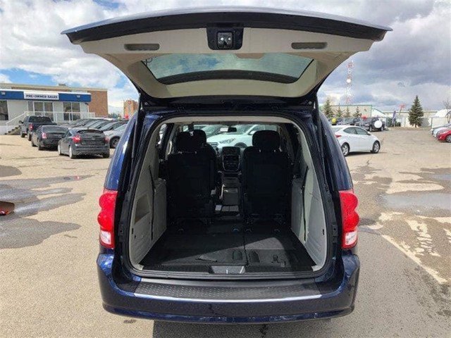 #DEALOFTHEWEEK! Looking for your new family vehicle? We have the perfect one for you with this 2017 Dodge Grand Caravan

This vehicle has got: 7 passenger seating, a back up camera, an overhead entertainment console, and 283 hp. Call us 403-250-9990

505 KM
Stock: 18045582