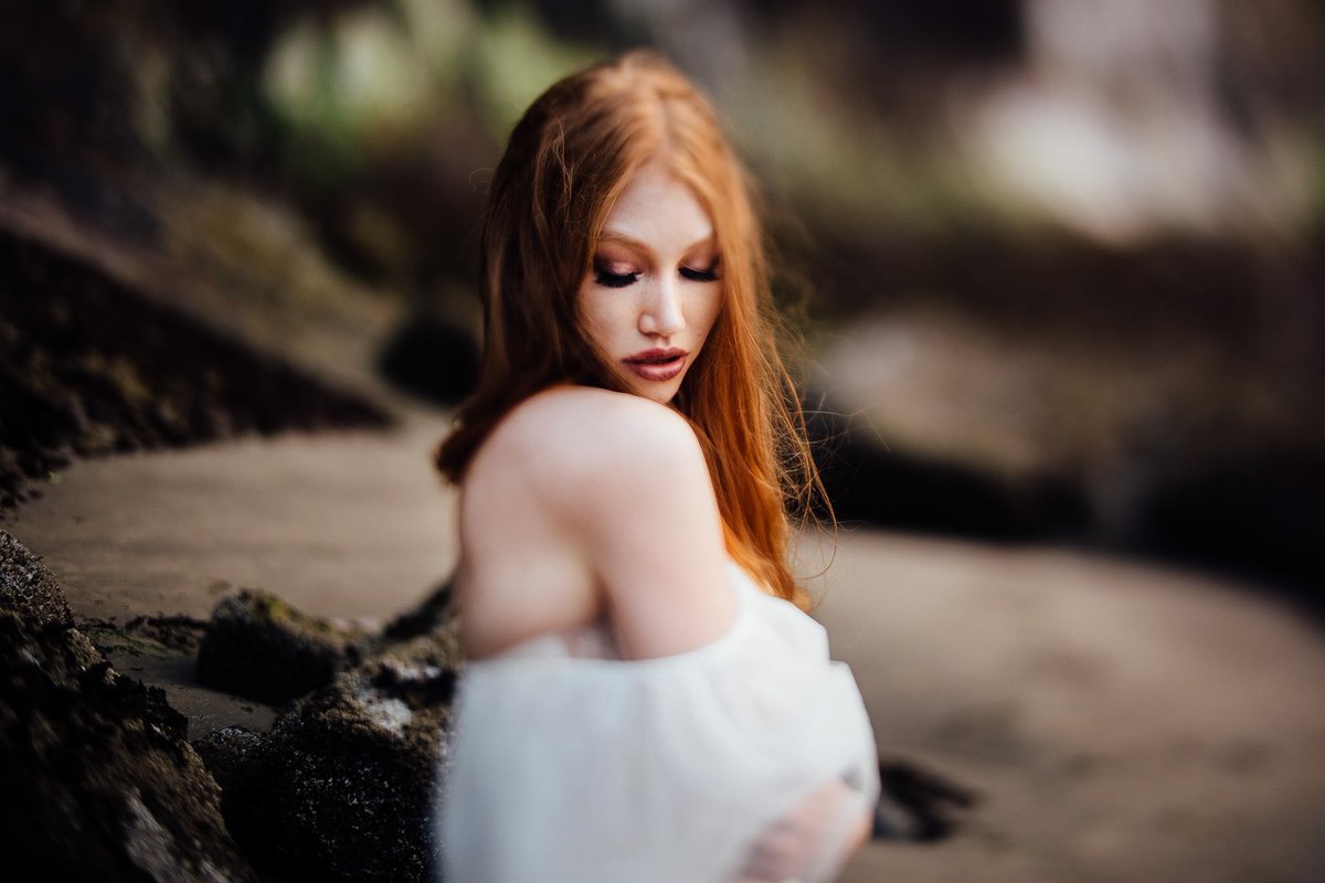 Sneak peek 🌊✨🌲
#editorial #dreamy #ethereal #fairytale #redheadmodel #portlandmodel #conceptmodel #travel #adventure