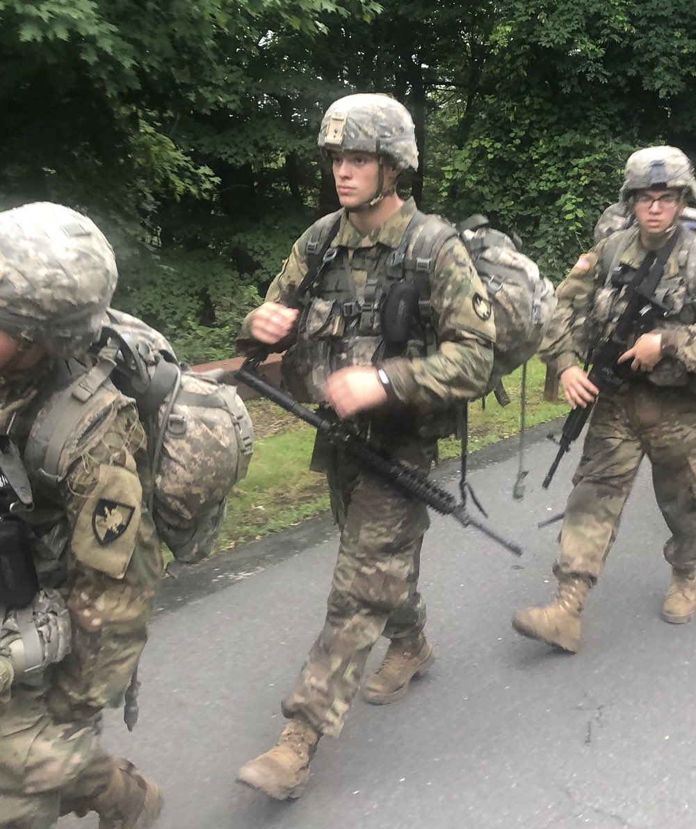 alaimo59's tweet image. Found our DS ❤️ #marchback #USMA2022