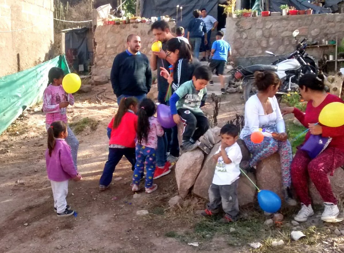 LuisSimonetti14's tweet image. Hoy el caballo de @ParedesUrquiza 🐎#Batalla 🐴 estuvo en la parte de asentamientos del barrio joya del Velasco. #7mo Barrio recorrido. Septimo #NiñoMagicoInocenteYfeliz Con la ayuda de Dios, seguiremos intentando llegar a la mayor cantidad de niños y de barrios posibles.