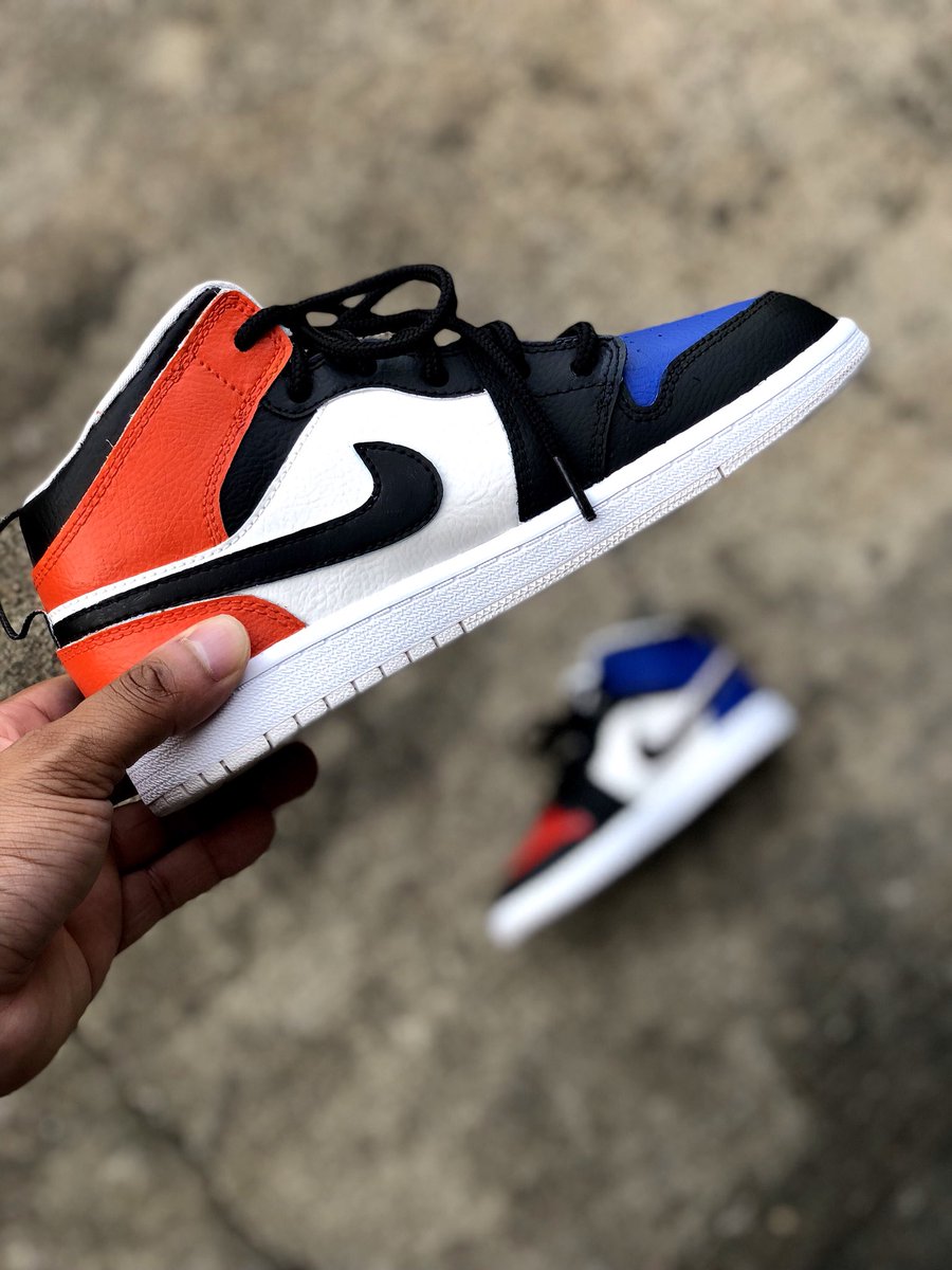 SneakerHead_Co's tweet photo. Top 4 π£ #ColdCustomz.... we putting out HEAT, yβall go buy that GR stuff in the mall https://t.co/ATl5L36Hhm