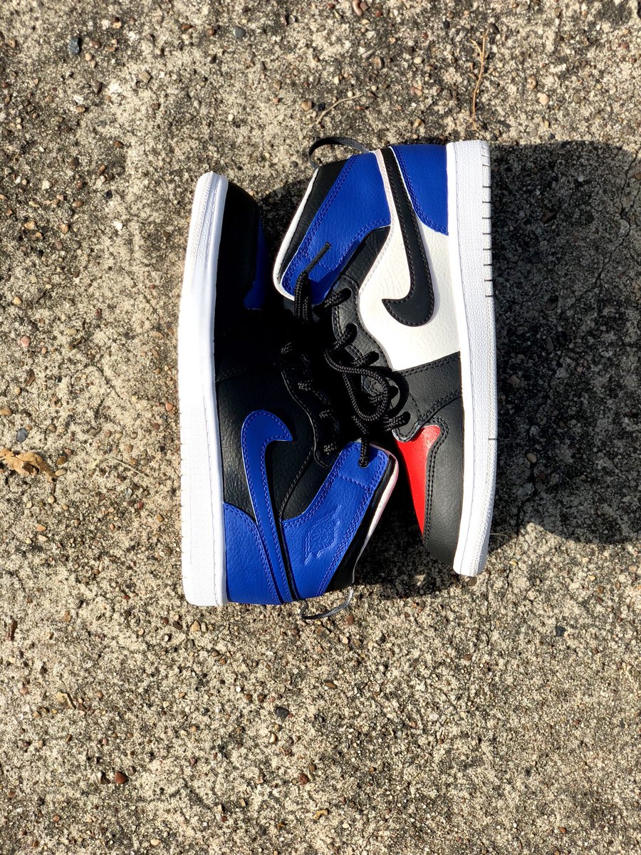SneakerHead_Co's tweet photo. Top 4 π£ #ColdCustomz.... we putting out HEAT, yβall go buy that GR stuff in the mall https://t.co/ATl5L36Hhm