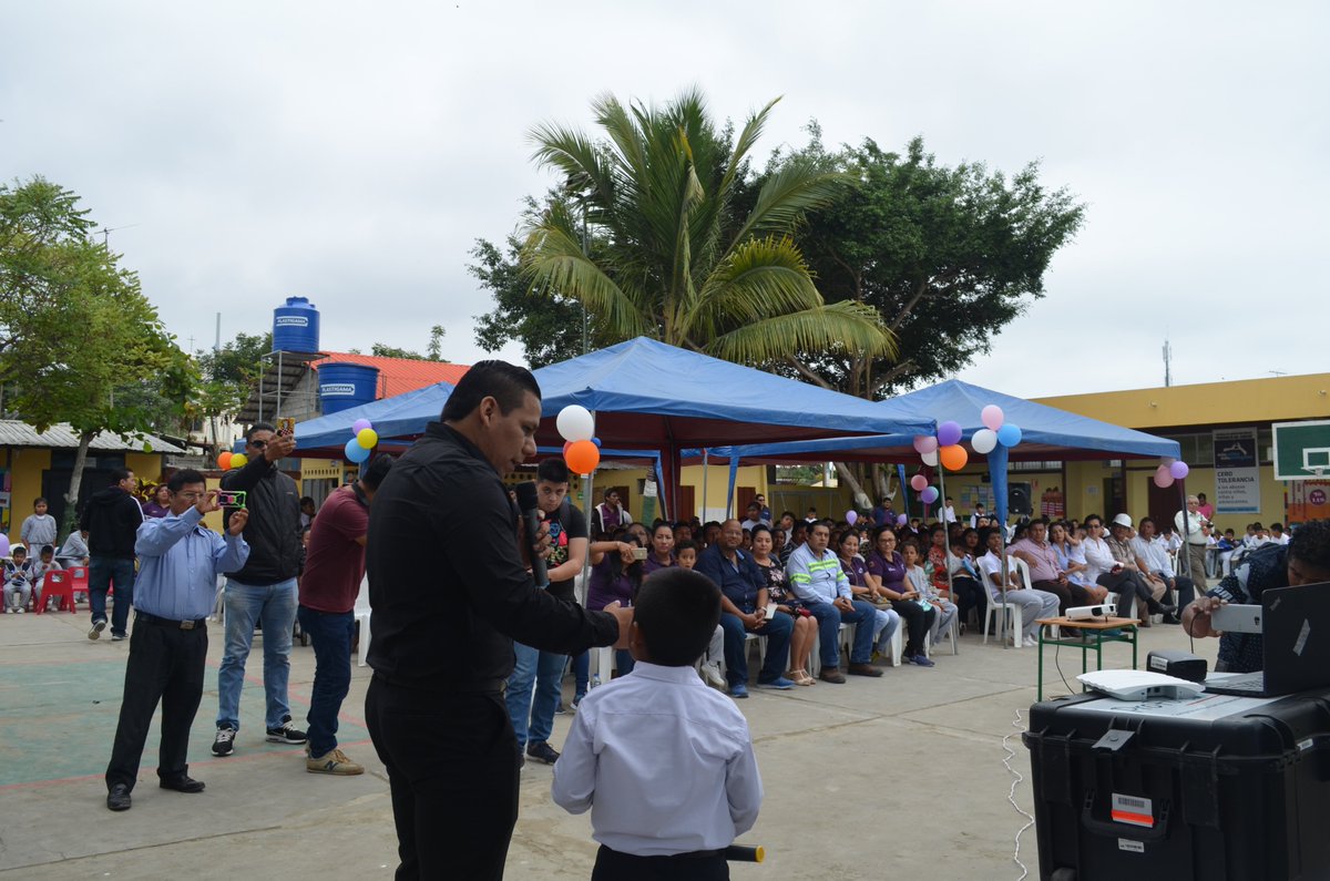 PicoPesantes's tweet photo. Aula al 100% - Ejes #MisTics #SantaElena https://t.co/snfUzT2Qfg