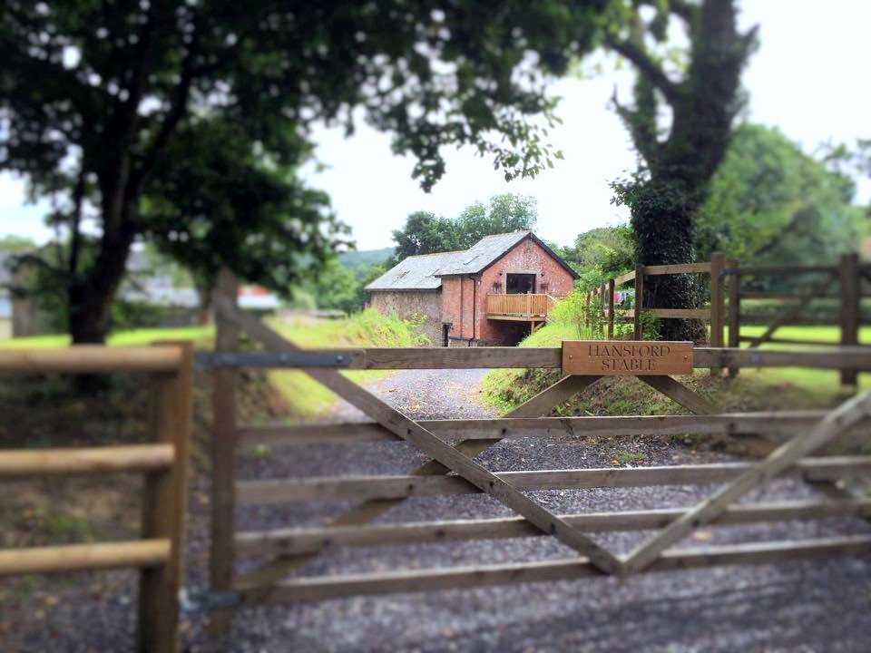 #Lastminute AVAILABILITY #weekend break 17/19 August! Stunning #holiday cottage in #Devon countryside - sleeps 8, #dogfriendly, spacious inside and out with private decked terrace and garden. Come and enjoy the great location in the lovely sunshine! bit.ly/2yHZP69