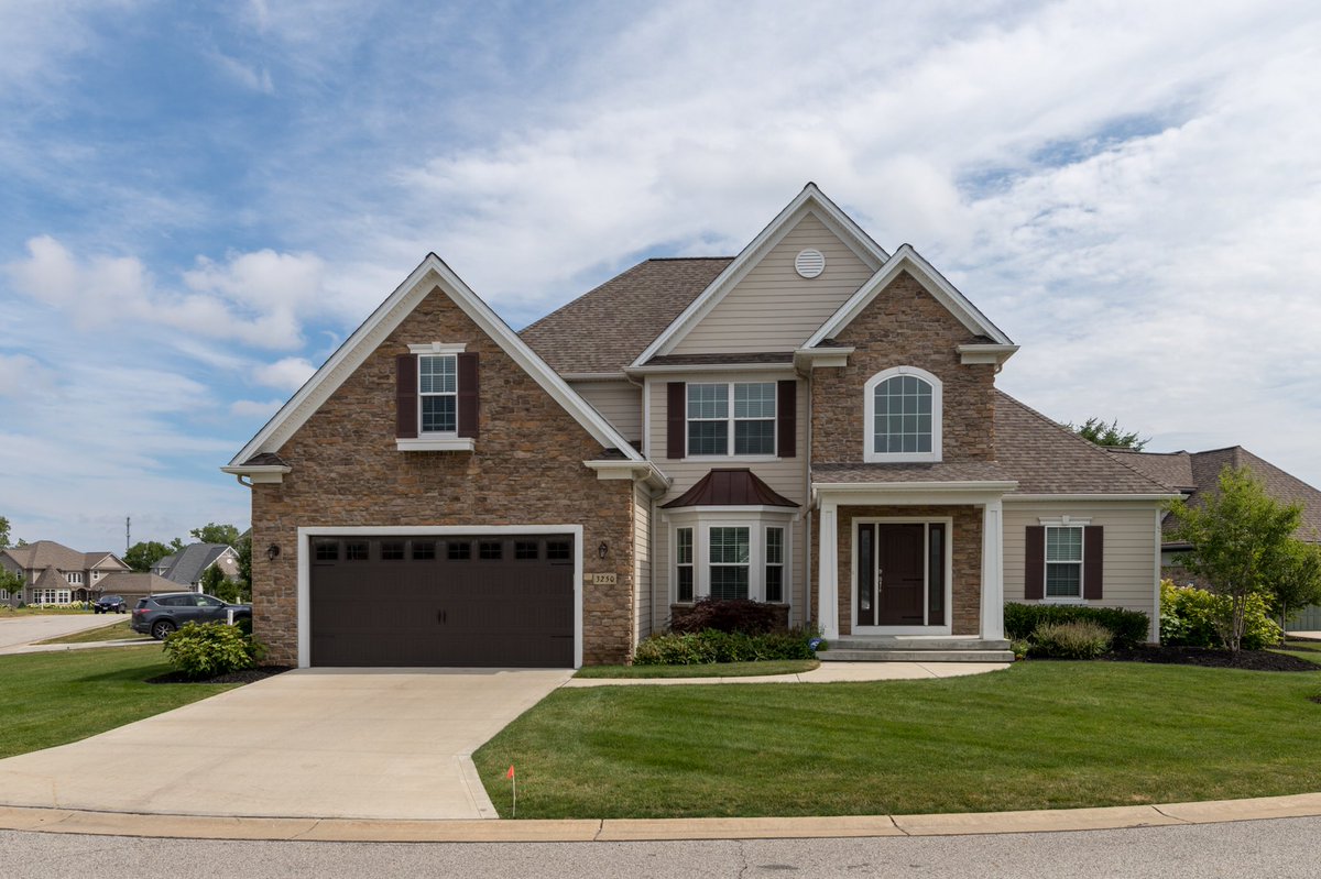picturemehomeOH's tweet image. Custom built home in @city_of_pepper_pike in 2015. #realestate #pepperpike #custombuilt #perrino #sterlinglakes #openfloorplan #firstfloormaster #photography #photographer #realestatephotography