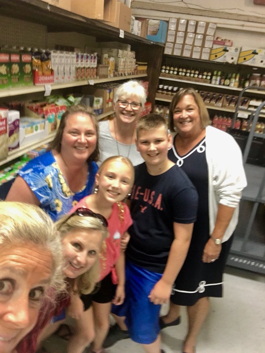 cecibird's tweet photo. Buzzing around Community Provisions! #soar2x #StingersUp #ReddingRocks @reddingschool https://t.co/g5owMB5dzy