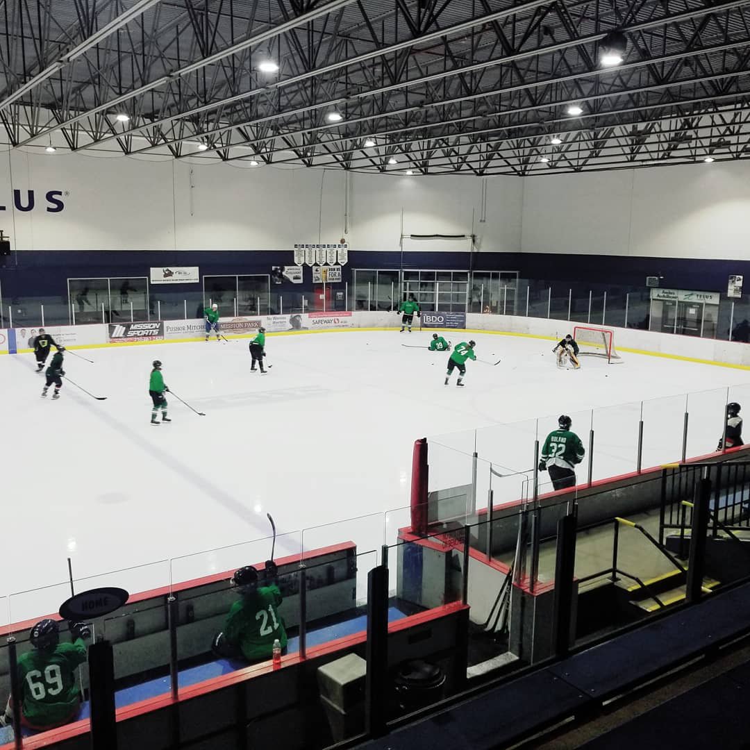 thecoss10's tweet photo. Kelowna tournament in a few glances. #emhl #Aces #hockey https://t.co/uz6kMPO9D6