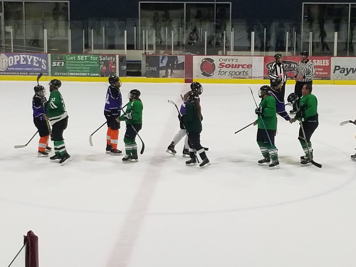 thecoss10's tweet photo. Kelowna tournament in a few glances. #emhl #Aces #hockey https://t.co/uz6kMPO9D6