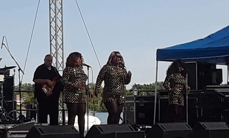 OVandellas's tweet photo. @EvrodCassimy Sending prayers for Aretha. #thevandellas https://t.co/xGPFvlzLFc