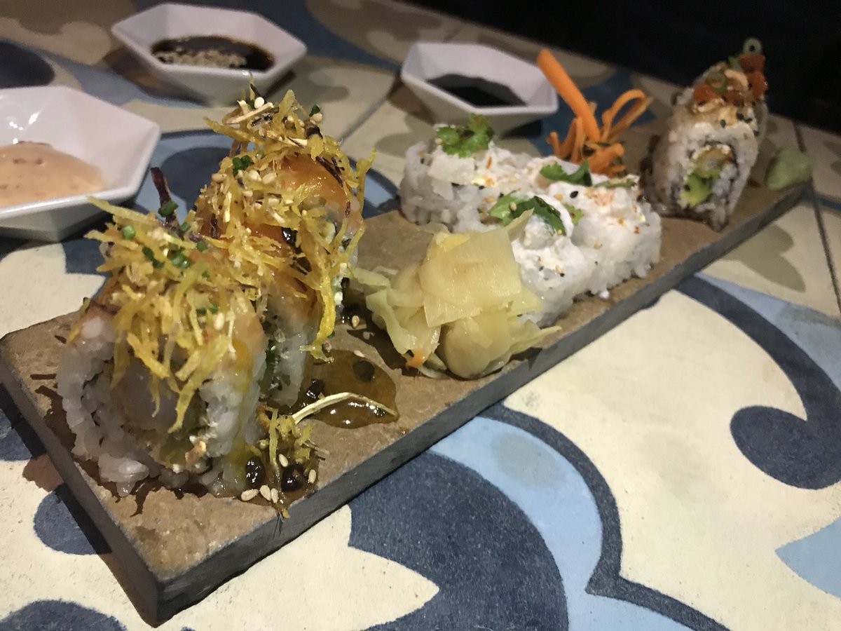 comerenlacalle_'s tweet photo. Amigos les presento los primeros 4 rollos que probé en este #SushiMasterCo #Bridados #Sushi_Ink #Waby y #JucaSushi los 4 me gustaron mucho y desde hoy pueden pedirlos por 13 mil pesos @tuliorecomienda @SUSHIMasterco https://t.co/HA5XbjFOti
