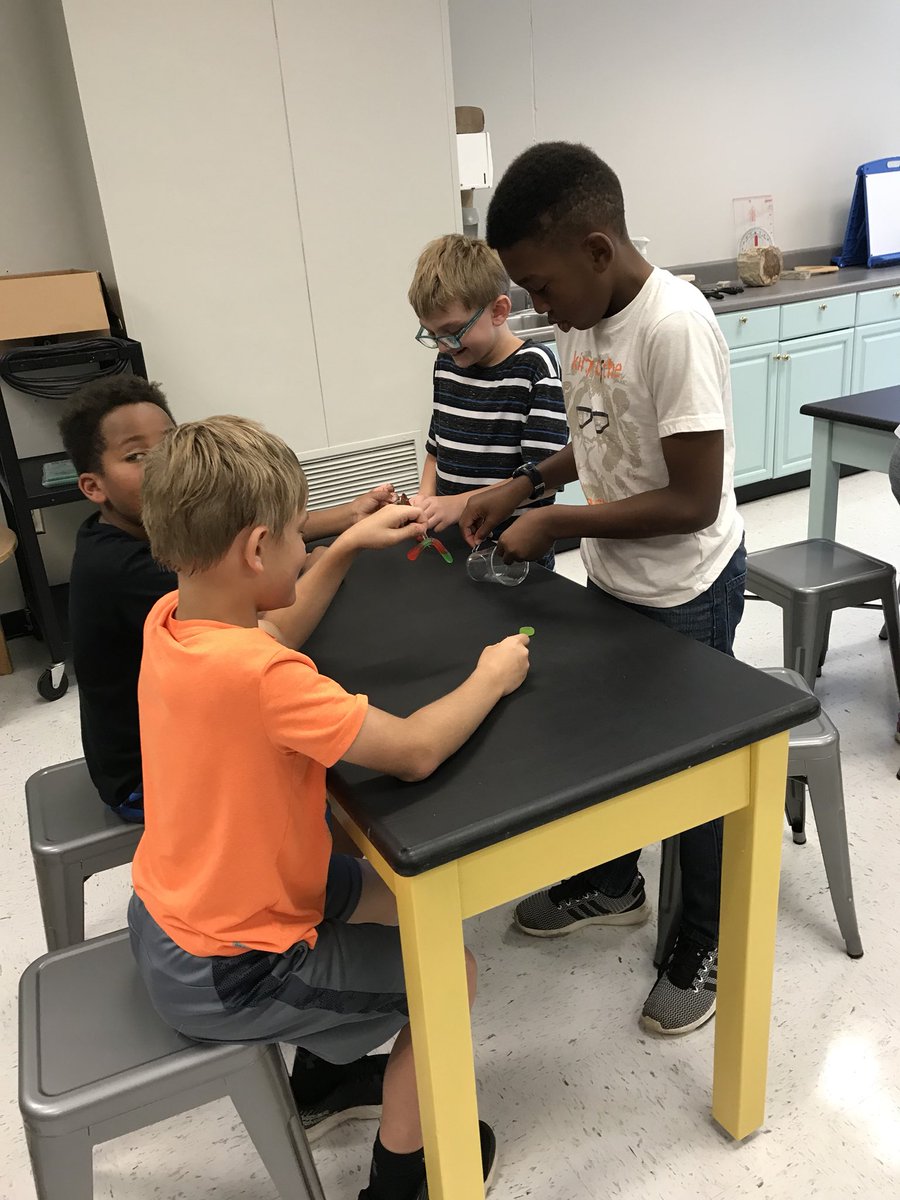 MrsGermano's tweet photo. Kids had a great first day of using the new STEM Lab. #keh4life https://t.co/mXS5RpJmEr