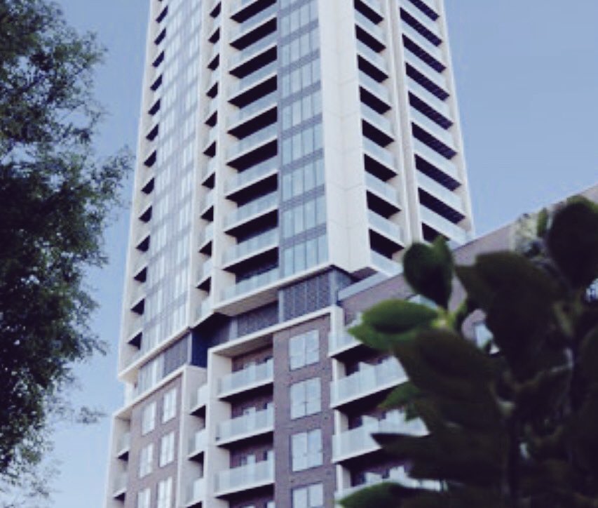 The Platinum #Penthouse is a home of both grandeur and style. Positioned on the 27th floor of #StratfordRiverside, magnificent views of the #London cityscape blend with the luxurious interior design by Oz Lancaster.

Price from £1,200,000

#TheAbisaPropertyLists