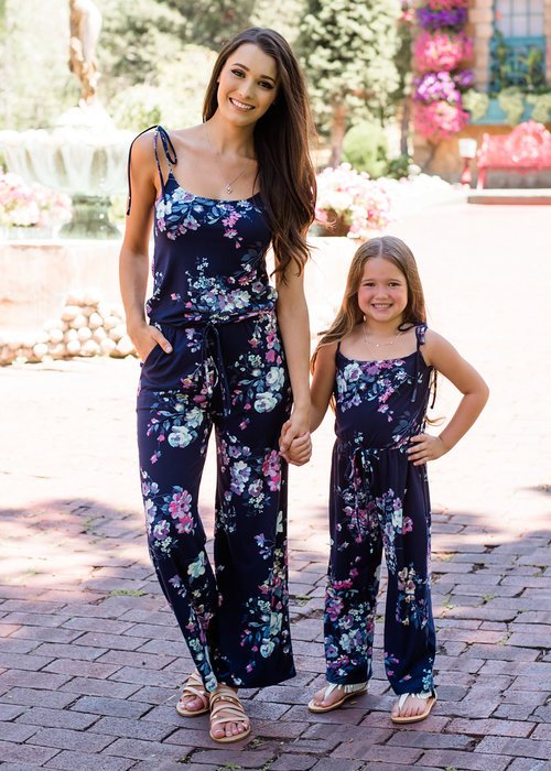 RyleighRueMVB's tweet photo. Mommy Beautiful Floral Spaghetti Tie Romper Navy $42.00 https://t.co/7hsSE5xUvR #ryleighrue @mommyandme https://t.co/rmdeRsIOUV