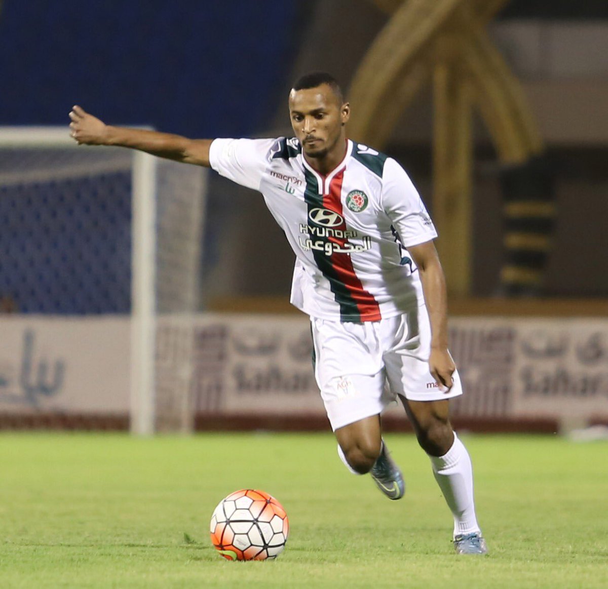 Ettifaq's tweet photo. ⚪️ إدارة نادي #الاتفاق تنهي عقد اللاعب أيمن مسرحي بالتراضي بين الطرفين، وتشكره على جميع ماقدمه للفريق خلال الفترة الماضية. https://t.co/yPIGKaeAc8