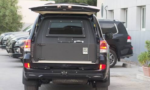 Toyota land cruiser 300 бронированный. Ленд крузер 100 бронированный. Land cruiser бронированный. 7. Land cruiser 200 бронированный.