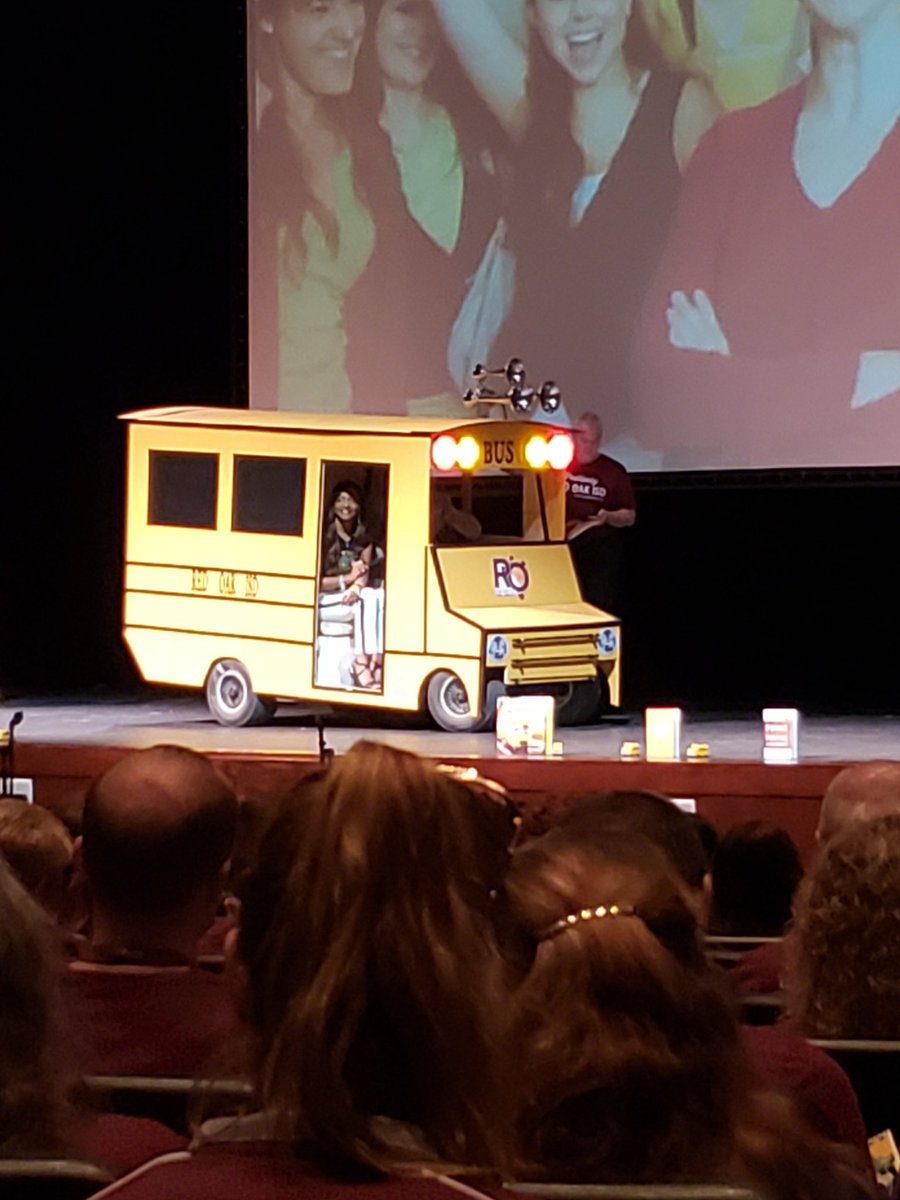 laynie04's tweet photo. Starting our #ROEroadtrip on the #energybus with @NikiSpears4 and @JonGordon11 ! Cant wait for school to start! https://t.co/J0eQXPFuWC