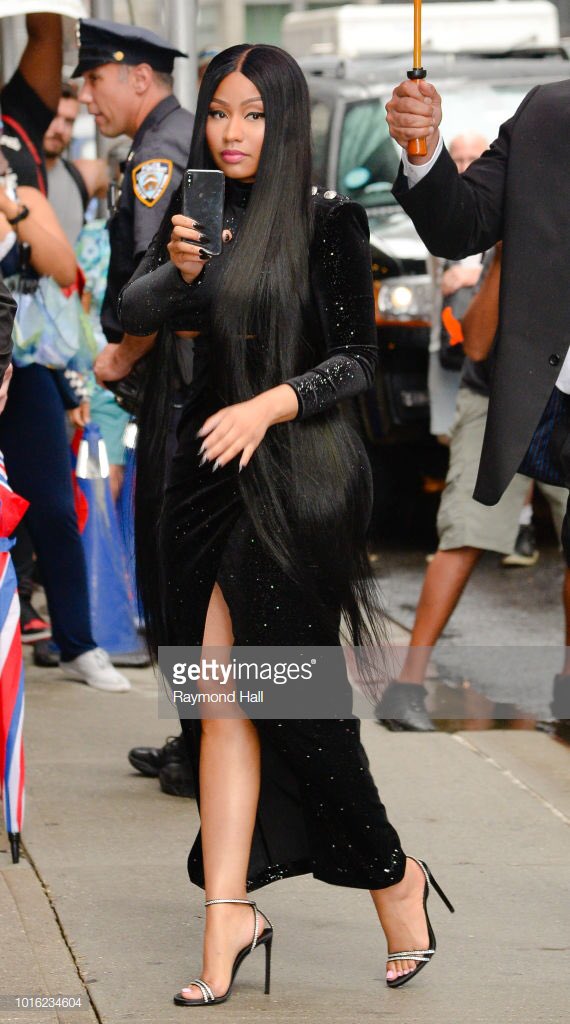 picminaj's tweet photo. OMG GUYS LOOK AT HER 😍😍😍 https://t.co/ueECKjqOzB