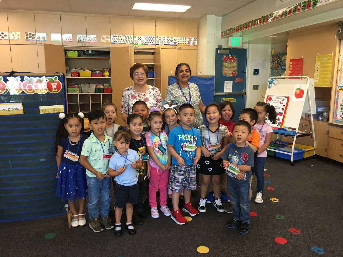 SusanBratt7's tweet photo. Jellick TK’s awesome first day!
#Jellick
#WeAreRUSD
#RX4Relationships https://t.co/RL4te2vz2d