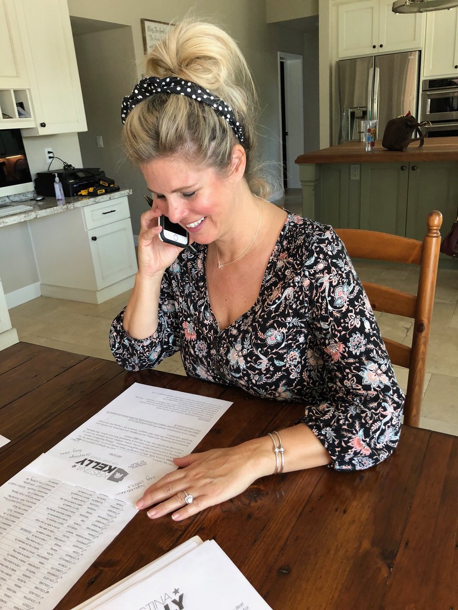 KellyForLD23's tweet photo. Every vote counts in #LD23 and this phone banking team of friends + volunteers helped us reach 800 voters this weekend! #LeadRight 🇺🇸 https://t.co/uVV9fGlAbd