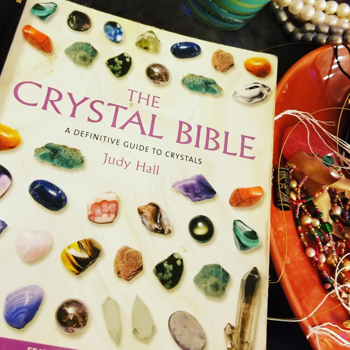 iporidesign's tweet image. #crystalbible is my current #meditation