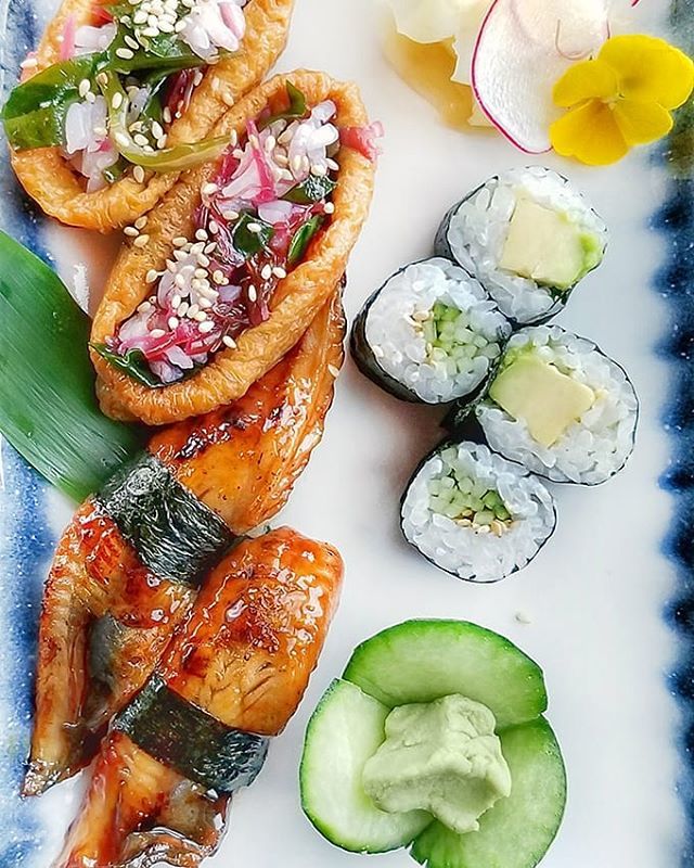 AskChefDennis's tweet photo. The dinner we had @buergenstockresort Spices Kitchen was ah-mazing. 
This tray of #sushi was one of the courses we enjoyed at this masterfully prepared meal
.
#seafood #mylucerne #foodieporn #travelfood #meinluzern #sushi🍣 #lakelucernregion #appetize… https://t.co/tOrNZ5dS97 https://t.co/e8k0Ajmqo0