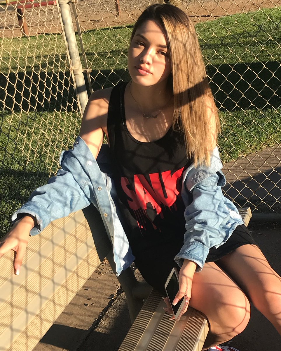 marissaalverez's tweet photo. I have an attitude problem🥀 

pc: @andresthis https://t.co/79TmkpdeI6
