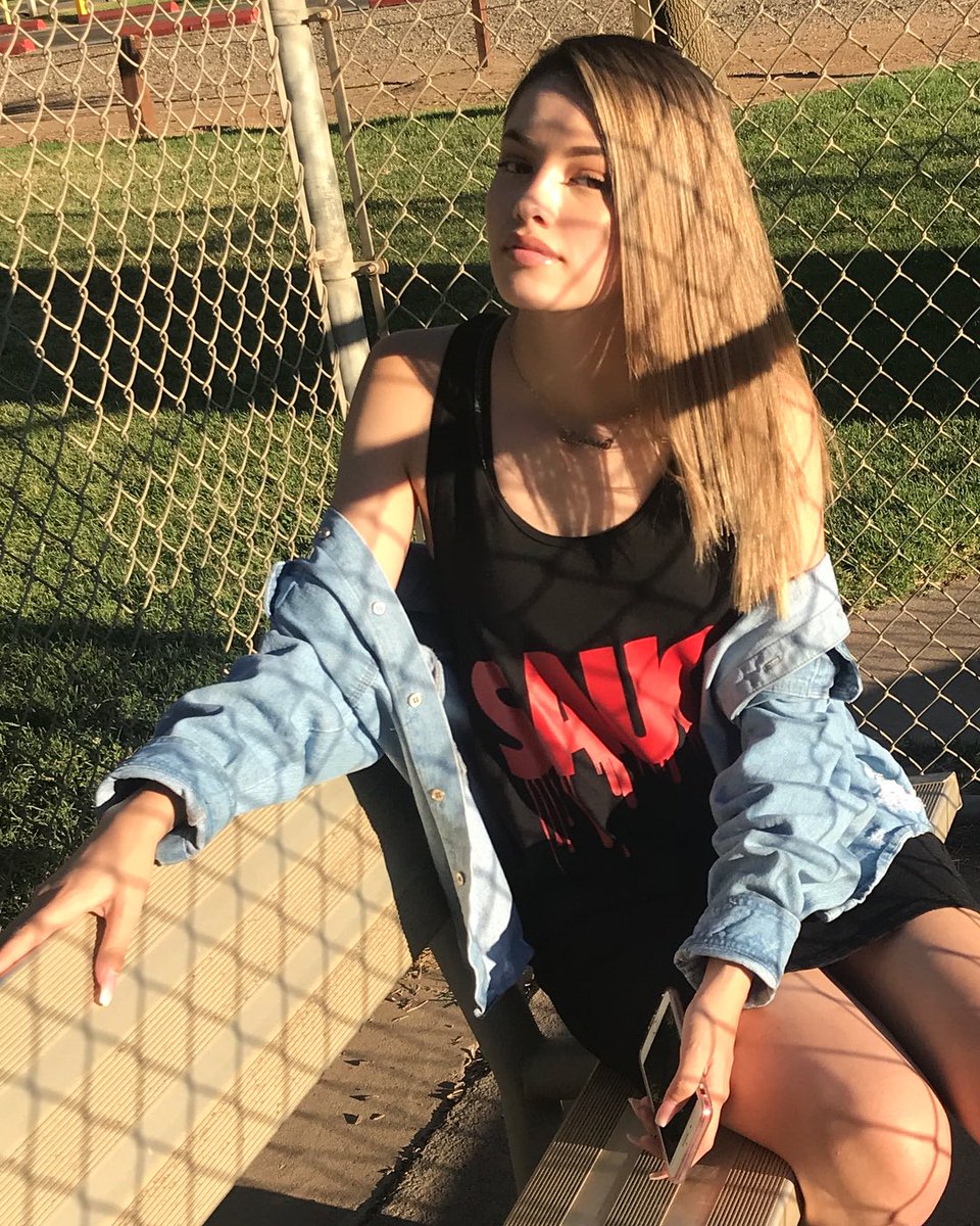 marissaalverez's tweet photo. I have an attitude problem🥀 

pc: @andresthis https://t.co/79TmkpdeI6