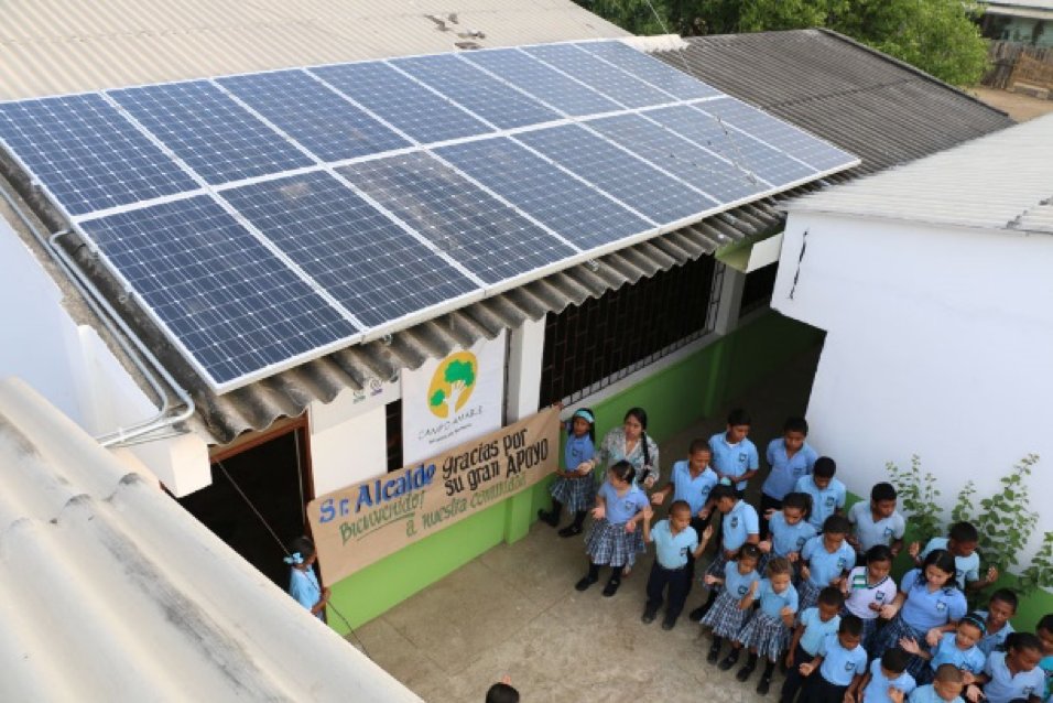 SuncolEnergy's tweet photo. ✔ESCUELAS PÚBLICAS USAN TECNOLOGÍA CON ENERGÍA SOLAR.
#escuelas #electricidad #metodologia #computador #tecnologia #innovacion #energiasolar #schools #electricity #computer #tecnology #innovate #solarenergy #SUNCOLENERGY https://t.co/foZ3hIeDxc