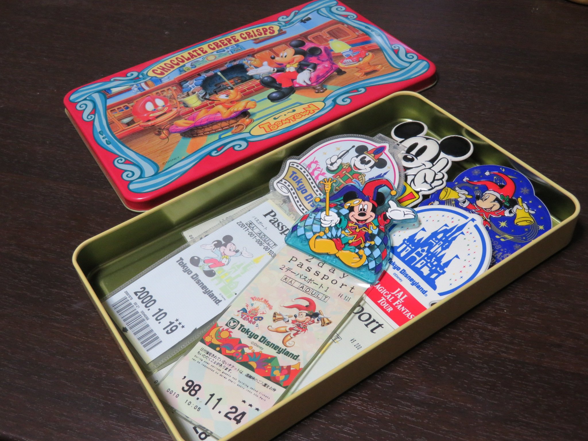 まっちゃん 実家に帰省したらこんなお宝発見 年前のチケットホルダー いやぁ 懐かしい 東京ディズニーランド 昔のチケットホルダー 15周年 Vivamagic トゥーンタウン ディズニー好きと繋がりたい ディズニー遠方組 T Co Nxu9m0xn8x