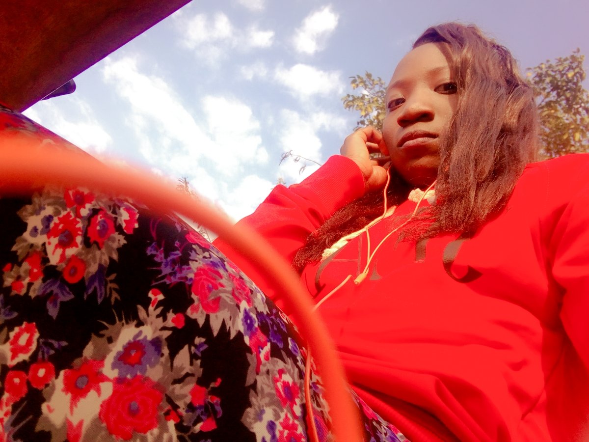 RoseBasemera1's tweet photo. I felt truly pretty for the first time in my life. Sunshine covered my world. But...
#DATINGTHEWRONGPERSONFELTSORIGHT
#issuesiface https://t.co/V5VR2aqEKJ