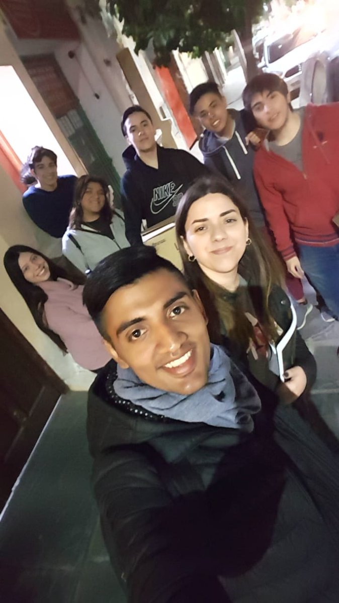 Clubleoyanasu's tweet photo. El pasado jueves preparamos otra vez las #ViandasSolidarias!! Fueron entregadas a personas en situación de calle durante esa noche en distintos sectores del centro, entre ellos las peatonales Tucumán y Absalón Rojas, así como la Plaza Libertad. 🦁💞
 #LeosEnAccion #ClubLeoYanasu https://t.co/RMzZHcvxsq