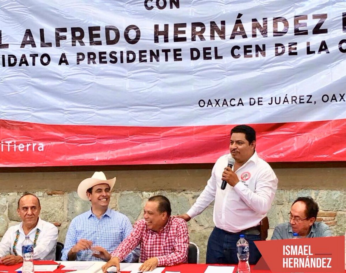 hernandezderas's tweet photo. Reconozco y agradezco el respaldo de mis compañeros cenecistas de #Oaxaca, #Chiapas y #Guerrero, con quienes participé en el Encuentro Regional con Consejeros celebrado en la bella ciudad de Oaxaca. La unidad será el sello de quienes somos herederos de décadas de lucha campesina. https://t.co/UzZRjUtviJ