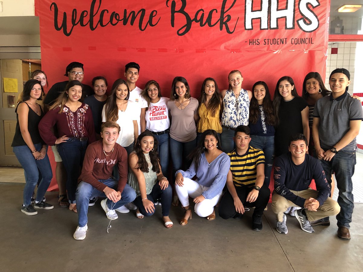 HarlingenStuCo's tweet image. A big welcome to everyone on their first day back at school! 📚🍎 #FirstDayBackToSchool #CSND ❤️