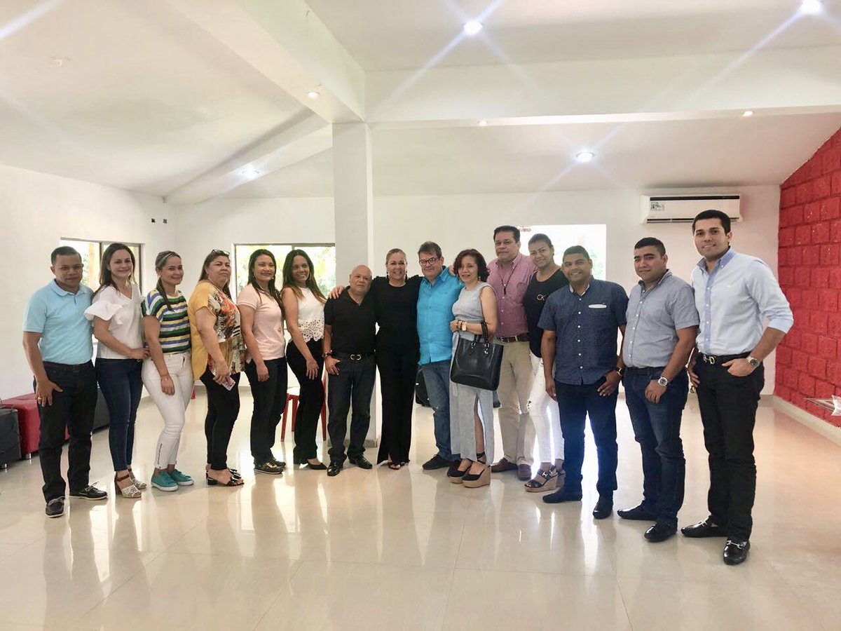 tinasotogo's tweet photo. El día de ayer en el municipio de Barrancas, me reuní con gerentes de los hospitales del Departamento de La Guajira. @CamaraColombia https://t.co/y9gth0hz5e https://t.co/nCQQnUVkB9