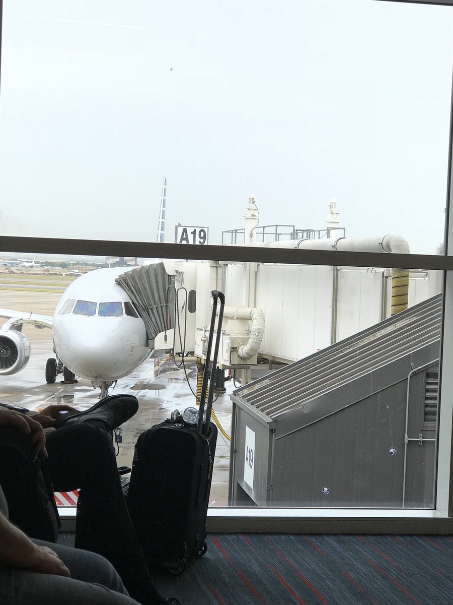 cowboysmama42's tweet image. Just hanging out waiting on a flight crew. Delayed an hour. 🤷‍♀️ #VacationProblems