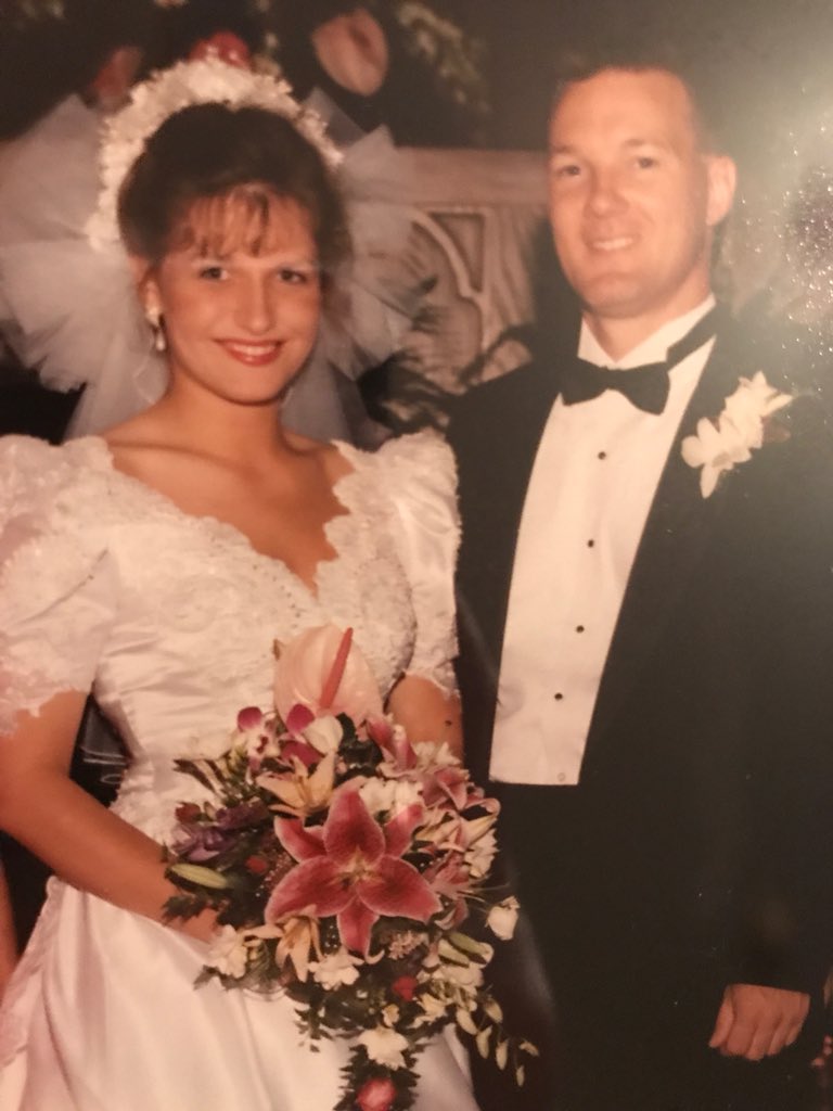 delee_dylan's tweet photo. happy happy birthday to my beautiful momma!! love you more than anything ❤️ https://t.co/njwrNbvGvi