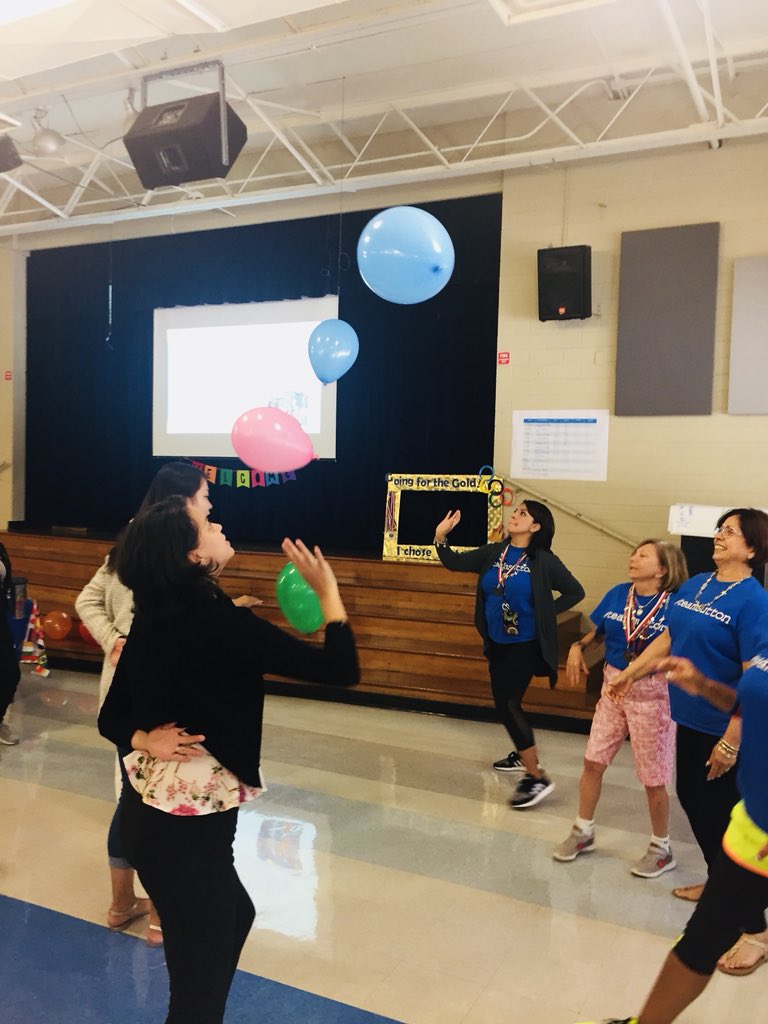 SuttonES_HISD's tweet image. YOU CAN FEEL IT IN THE AIR. IT’S GOING TO BE A GREAT YEAR! WELCOME BACK TEACHERS &amp;amp; STAFF! #GoingForGold #SuttonRocks @c_berger29