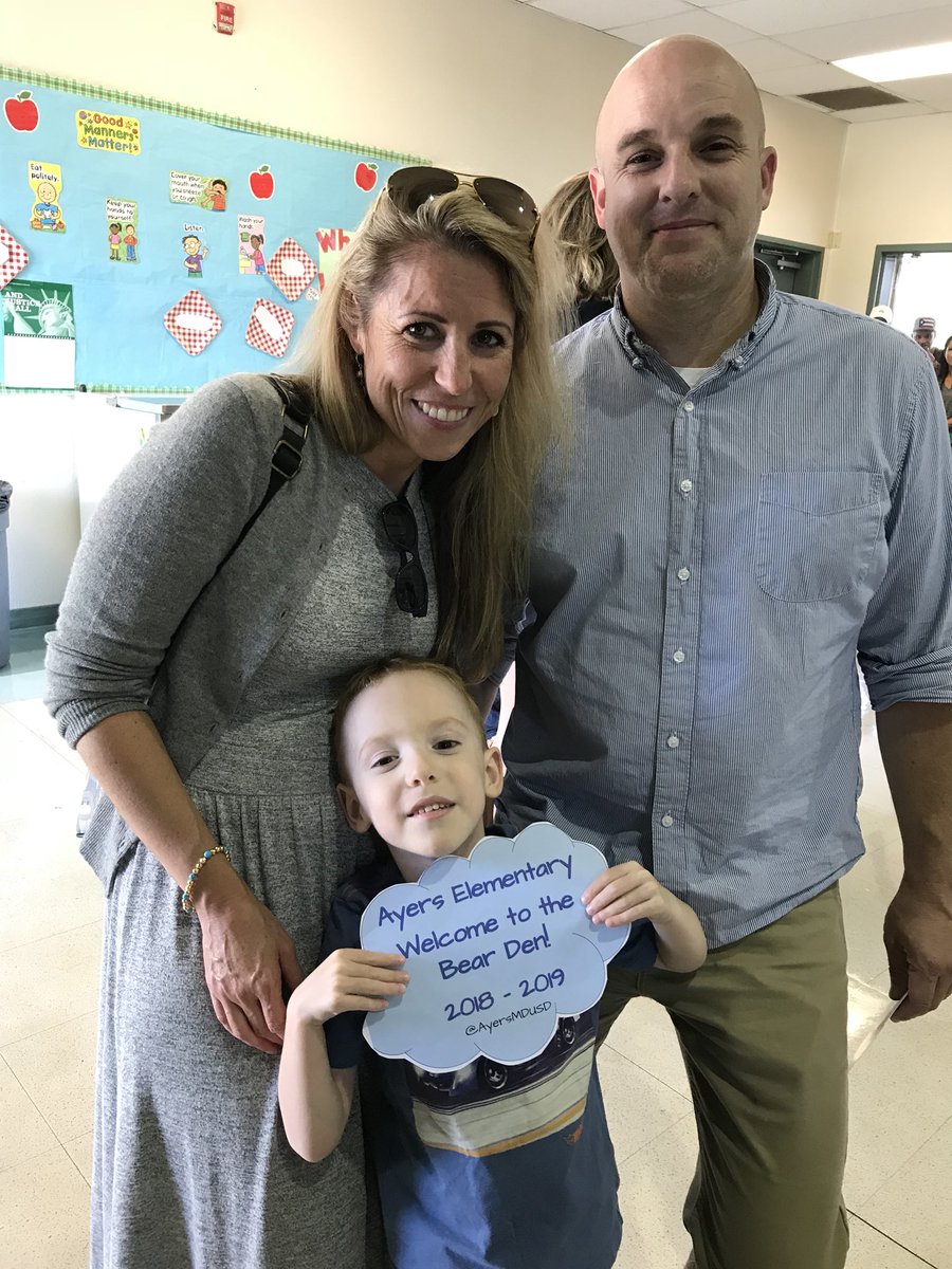 AyersMDUSD's tweet photo. Welcome to the Bear Den! #AyersBears #firstday #TeamMDUSD https://t.co/GZsbEoBStQ